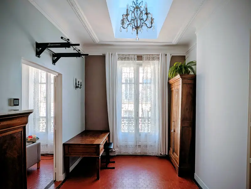 Suite parentale sous un puits de lumière